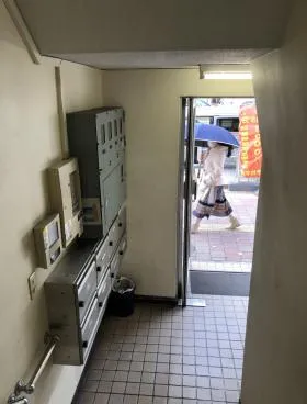 岡安ビルの外観