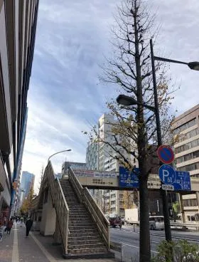 岡安ビルの外観