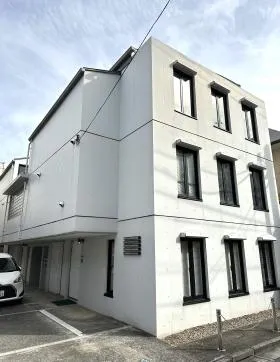 ロイクラトン左門町ビルの外観