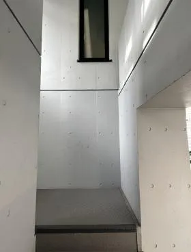 ロイクラトン左門町ビルの外観