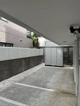 ロイクラトン左門町ビルの外観