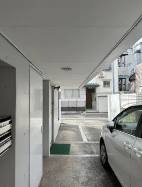ロイクラトン左門町ビルの外観