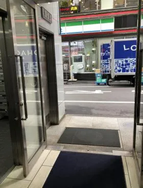新宿伍名館の外観