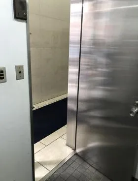 新宿伍名館の外観