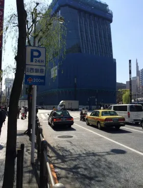 塚本素山ビルの外観