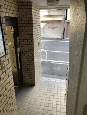 逸侶ビルの外観