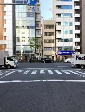 逸侶ビルの外観