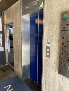 小川町クレストビルの外観