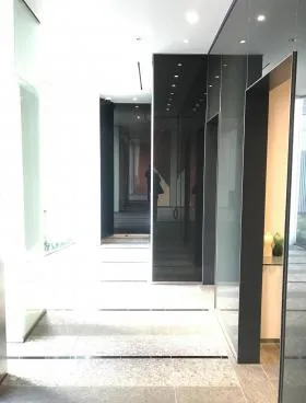 クリスタルビルの外観