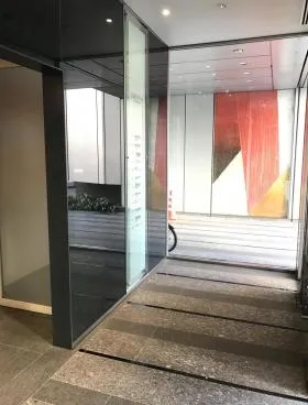 クリスタルビルの外観