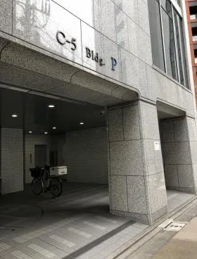 C-5ビルの外観
