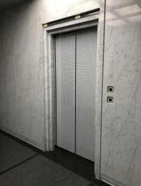 C-5ビルの外観