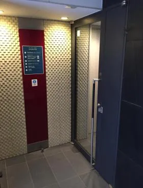 ディーキューブビルの外観