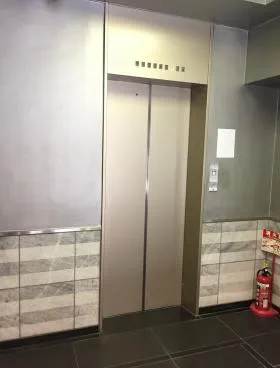 CIMA100ビルの外観