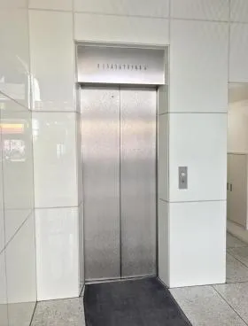 ポプラビルの外観