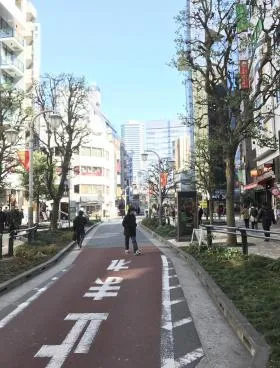 ポプラビルの外観