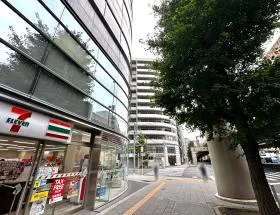 セブンイレブンが現れたら右に進む（横断歩道を渡る）