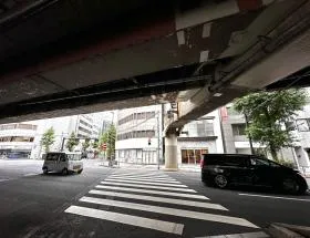反対側に渡る