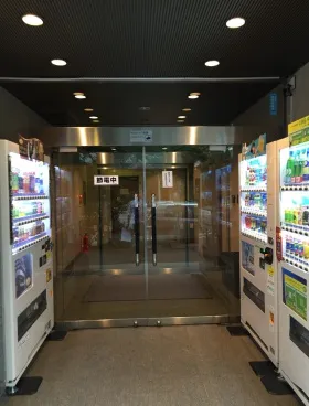 KMビルの外観