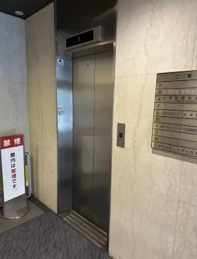KMビルの外観