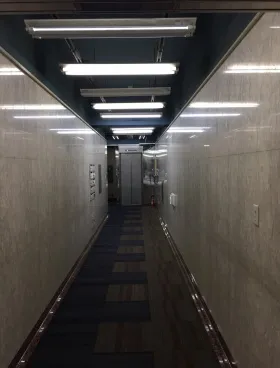 山源ビルの外観