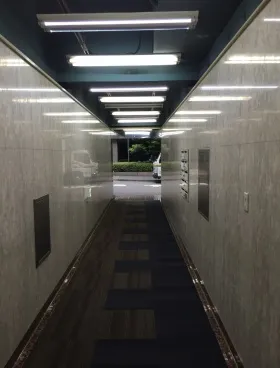 山源ビルの外観