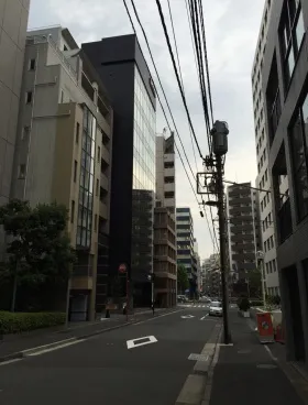山源ビルの外観