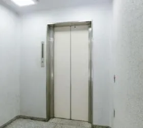 萬産ビルの外観