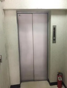鈴武ビルの外観