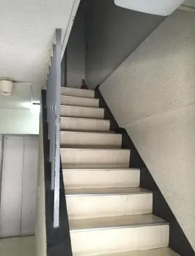 鈴武ビルの外観
