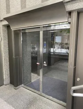 新橋フロンティアビルディングの外観