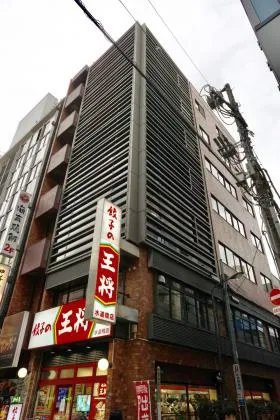 徳栄ビルの外観