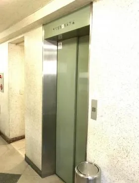 下平ビルの外観
