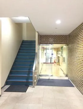 寶5号館ビルの外観