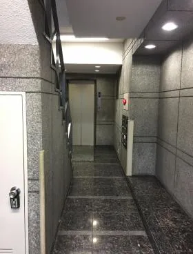 STビルの外観