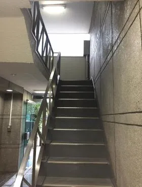 STビルの外観