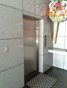 ユニカ雷門ビルの外観