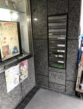 開拓社ビルの外観