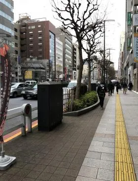 開拓社ビルの外観