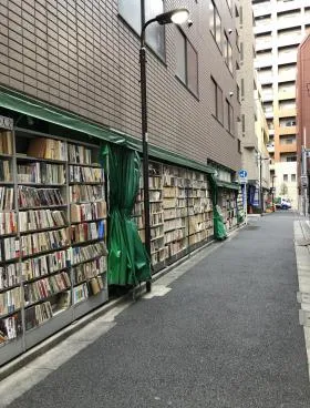 開拓社ビルの外観