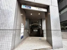 出入口4から地上に出る