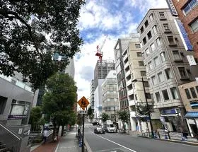 地上に出たら左に進む