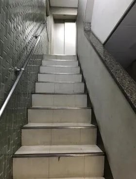 センダビルの外観