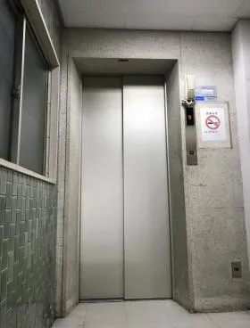センダビルの外観