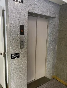 新和ビルの外観