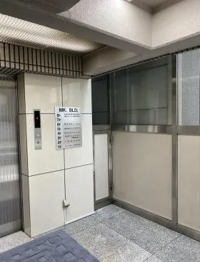 MKビルの外観