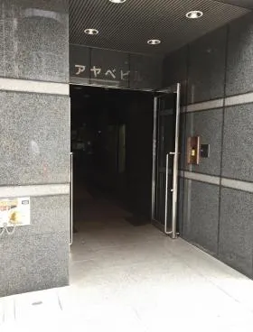 綾部ビルの外観