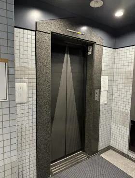 九段鶴屋ビルの外観