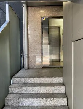 A・Plaza御茶の水ビルの外観