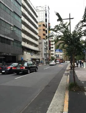 日本染色会館ビルの外観